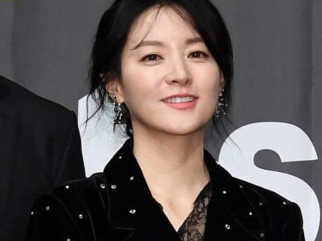 '폭탄머리' 이영애, <strong>50대</strong> 코믹 <strong>도전</strong>이 파격 변신이 아닌 이유