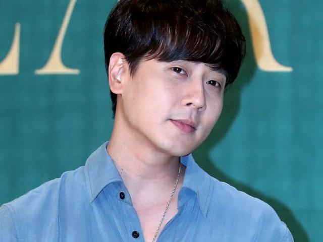 신화 <strong>앤디</strong> <strong>결혼</strong> 발표…아나운서를 사랑한 스타 또 누구?