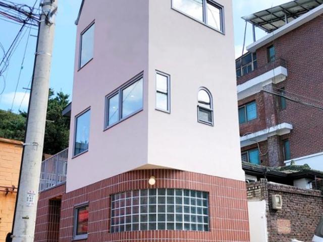 <strong>원룸</strong>살이 지친 30대의 선택... 안산 자락에 아늑한 3층집