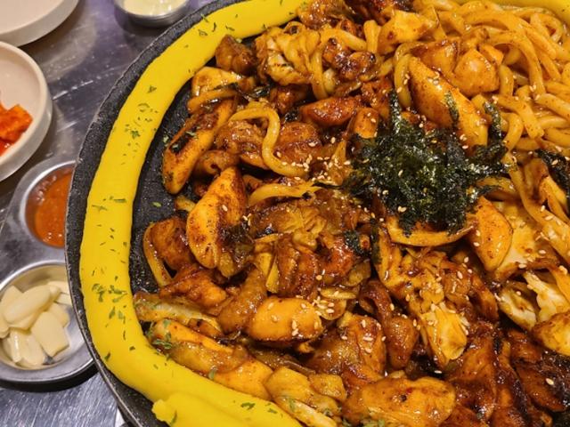 지금껏 알던 닭갈비와 차원이 다른 찐 닭갈비 맛집 5곳