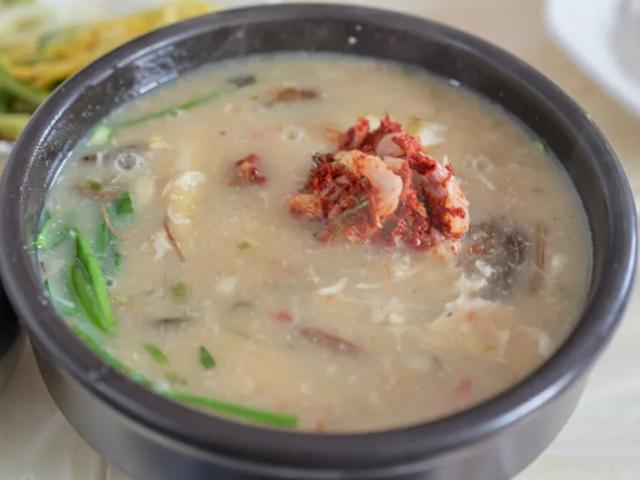 살이 듬뿍 들어 어죽 닮은 졸복탕의 기준선 바꾼 맛