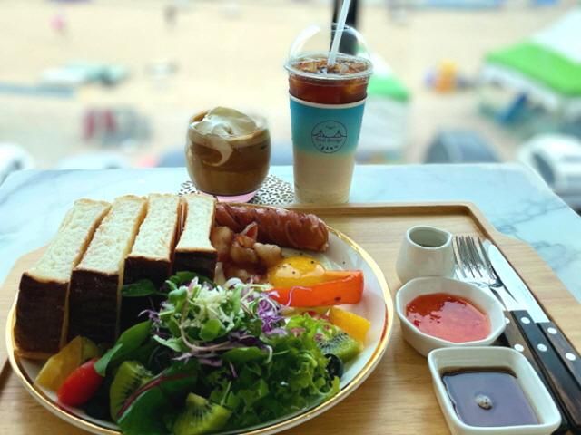 눈이 시리도록 푸른 바다! <strong>고성</strong> 맛집