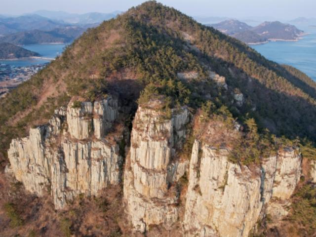 삶에도 섬에도 지름길은 없다···돌아갈수록 다가오는 秘境