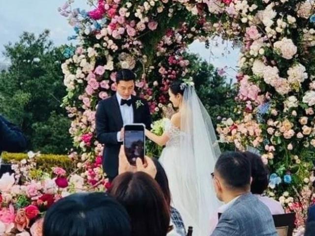 손예진♥현빈 결혼식서 부케 받은 주인공 '이 사람'이었다