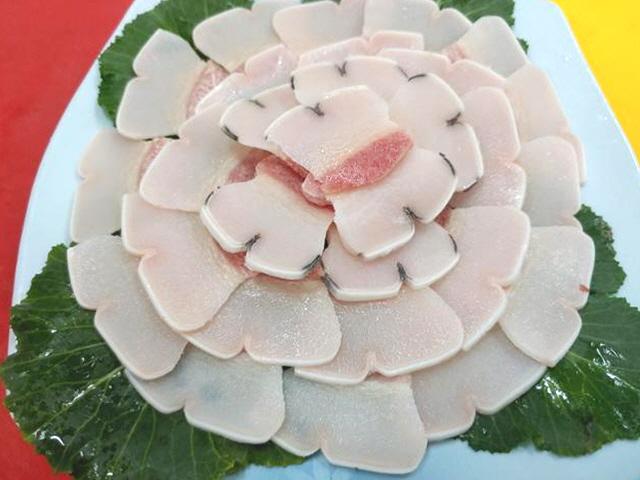 손님에 대한 의리로 70년 전통 이은 고래고기 전문점