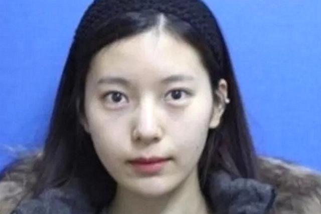 성형 사실 인정한 <strong>야옹이</strong> <strong>작가</strong>의 12년 전 싸이월드 사진이 공개됐다