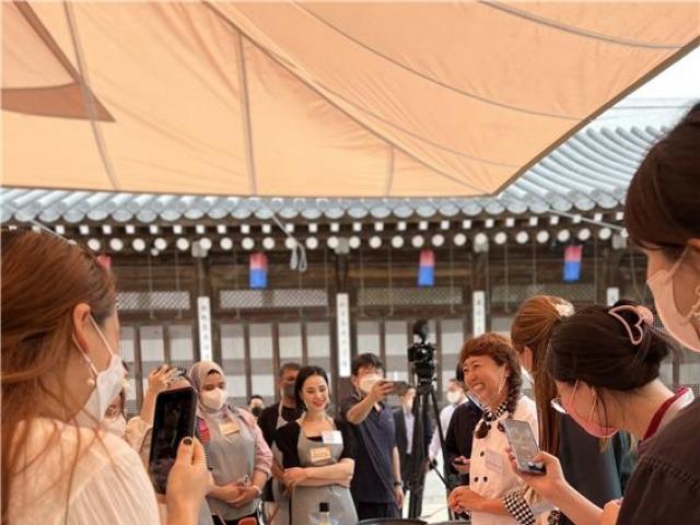 농식품부·한식진흥원, 한식 원데이투어로 외국인들 한국 장에 매료시켜