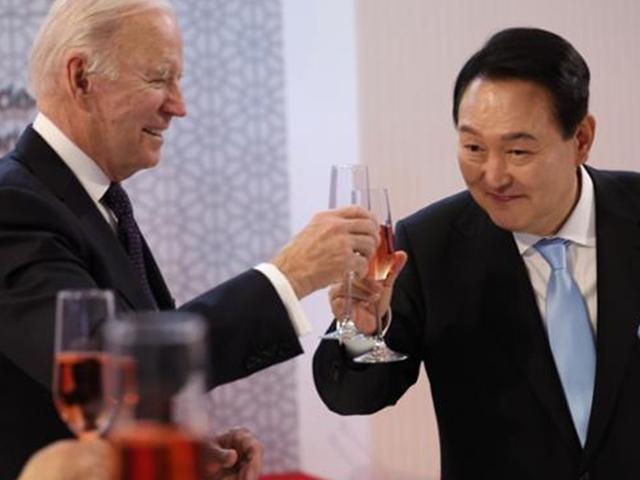 <strong>물김치</strong>가 water kimchi? 정상회담 메뉴판의 오역