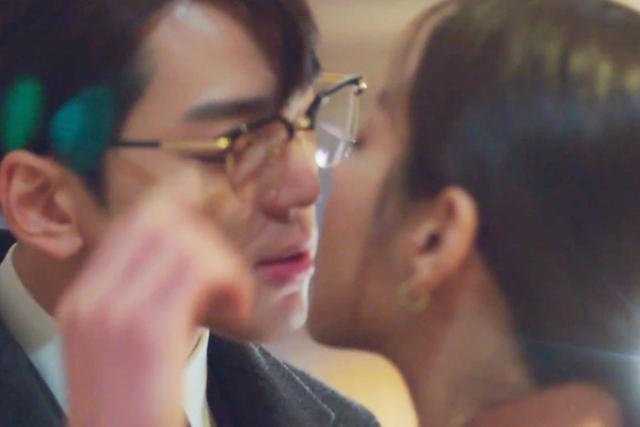 데뷔하자마자 ‘안경 키스신’으로 단숨에 뜬 <strong>남배우</strong>, 이런 말 남겼다