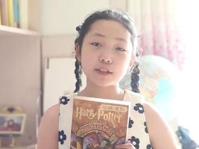 "평양 살아요"…영국식 영어하는 北 11살 유튜버 송아의 정체
