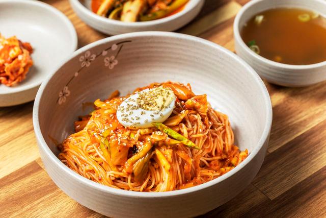 신 김치 잘게 썰어 <strong>참기름</strong> 한 방울… 어머니가 비벼주던 ‘여름의 맛’