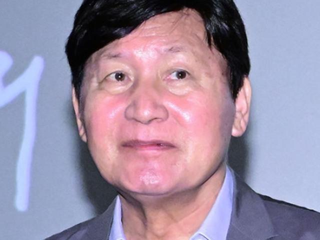 '국민배우' 안성기 "1년 넘게 혈액<strong>암 투병</strong>중"…직접 밝힌 건강 상태