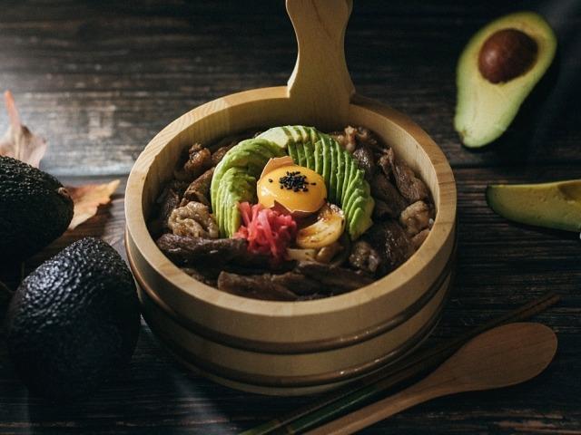 내 몸을 데우는 한 그릇 요리, 아보카도 <strong>차돌박이</strong> 덮밥