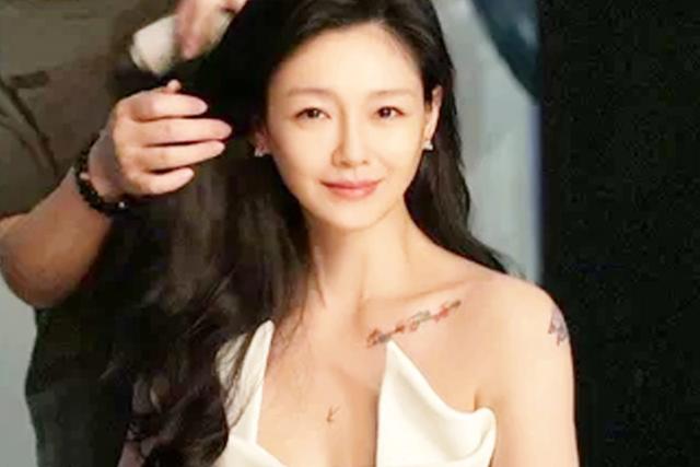 본격 활동 재개한 ‘구준엽♥’ <strong>서희원</strong> 몸에서 발견된 새 타투 무늬