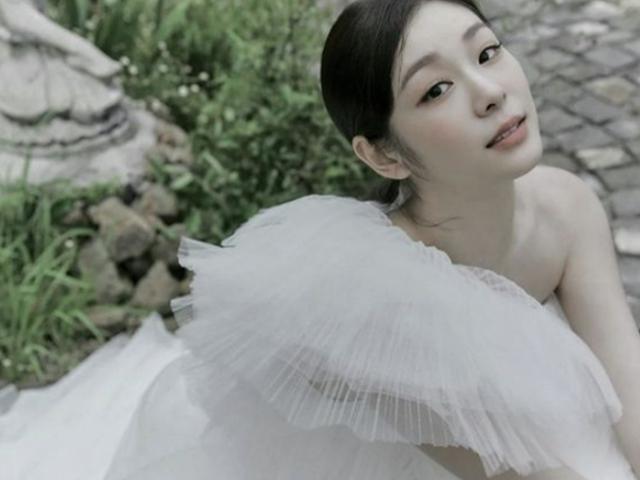 김연아, 이례적 <strong>여왕</strong>의 행보..결혼 사진 대방출 이유