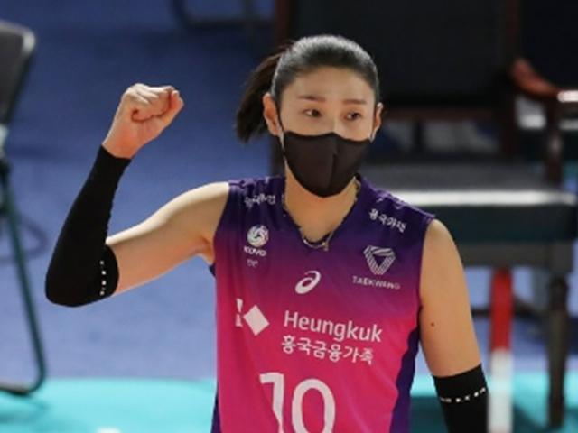 '제왕' 김연경의 복귀·'차세대 주역' 어르헝 데뷔