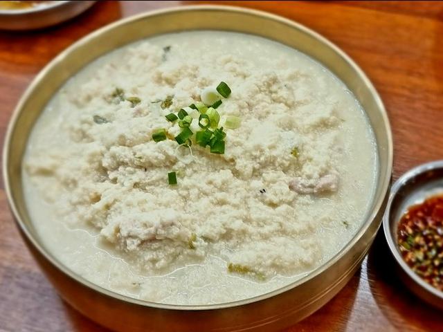 <strong>콩국수</strong> 잊어라, 돌아온 콩탕…인천 청라 '두계면옥'
