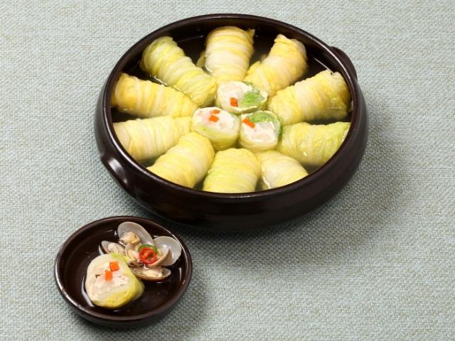 ‘밀푀유나베 비켜’ …가격 떨어진 <strong>배추</strong>로 따뜻한 ‘<strong>배추</strong>말이 전골’