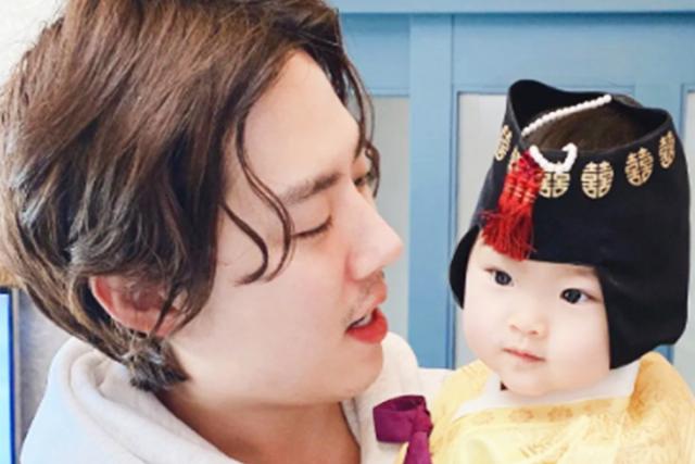 아빠 쏙 빼닮은 붕어빵 딸 공개한 <strong>아역</strong>출신 배우의 근황