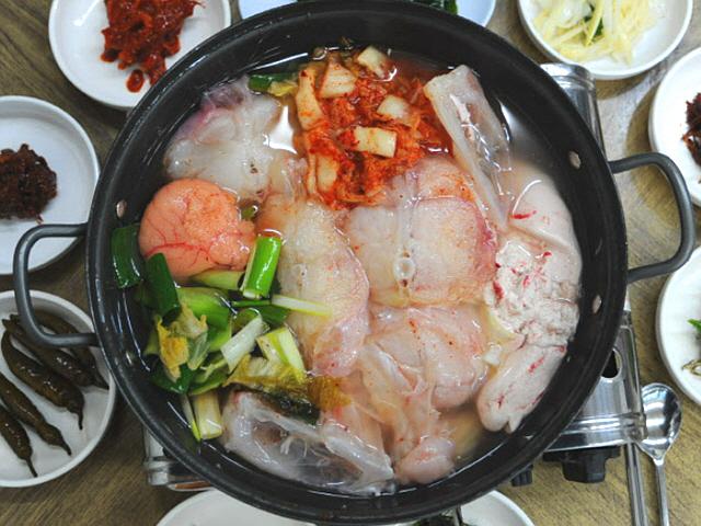 동해의 맛있는 겨울 `곰칫국`