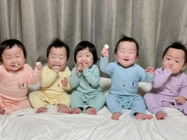 리모콘 크기였던 막내 꿈은 <strong>축구선수</strong>…사둥이 '영웅호걸' 기적