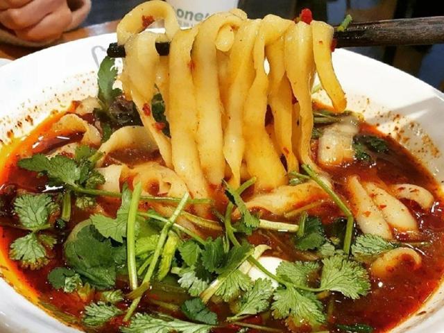 수제비와 <strong>칼국수</strong> 그 사이, 식감 천재 도삭면 <strong>맛집</strong>