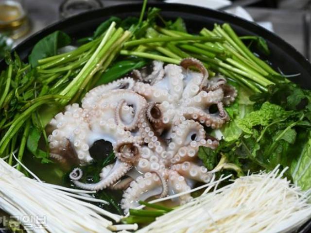 멋스러움에 푸짐한 인심까지… 수십 년 묵은 <strong>전주</strong>의 맛