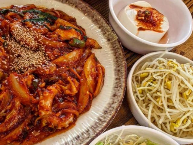 매운 맛 기강 꽉 잡는 낙지볶음 <strong>맛집</strong> 모음