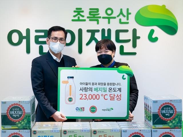 ‘사랑의 베지밀 온도계’ 캠페인 성료…정식품, 초록우산<strong>어린이</strong>재단에 두유 전달
