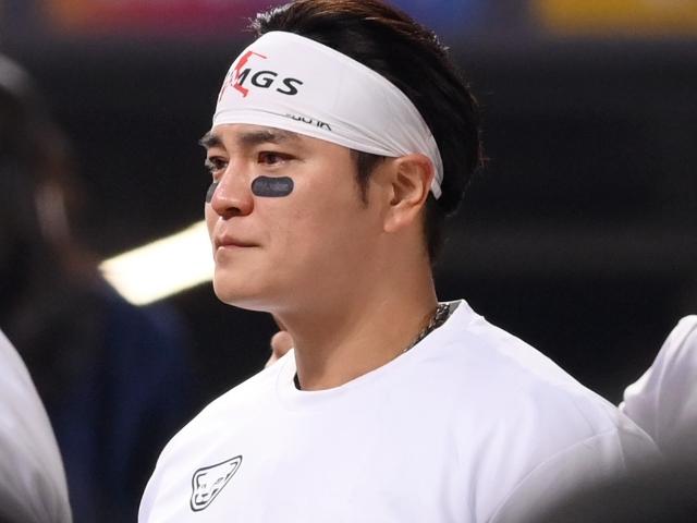 불혹 넘어도 혹독하게, <strong>추신수</strong> "시간 때우려고 입은 유니폼 아니다"