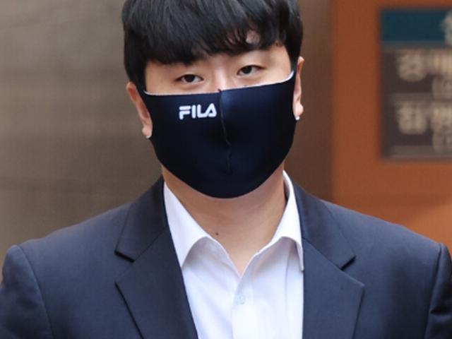 '<strong>이영하</strong> 학폭 재판' 새 증인 등장 "얼차려 사실은 있지만, 라면 갈취는 모른다"