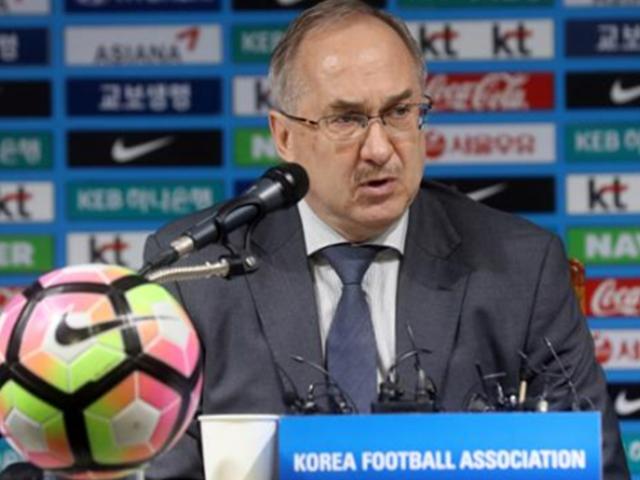 슈틸리케의 '황당한' 조언, "<strong>한국</strong> 축구는 남북 분단 상황"?