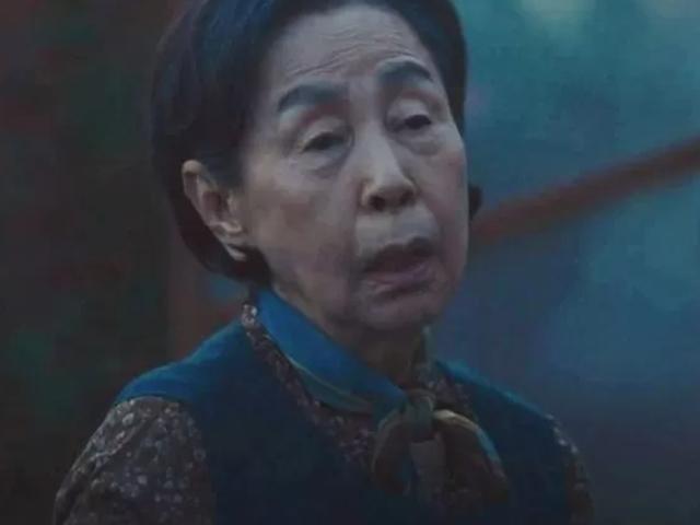 "<strong>환경부</strong> 장관이었다가 쫓겨났다고?" 손숙, '더 글로리' 집주인 할머니의 충격적인 과거