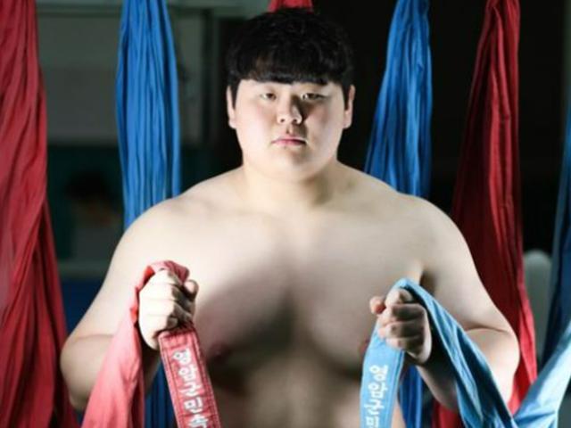 모래 위의 ‘<strong>김민재</strong>’