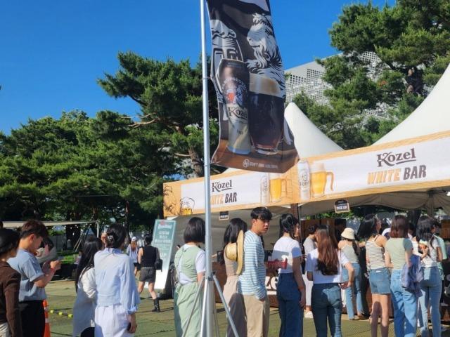 '<strong>맥주</strong> 부스·게임존'…<strong>맥주</strong> 단독 스폰서 코젤, ‘톤앤뮤직 페스티벌 2023’ 성료