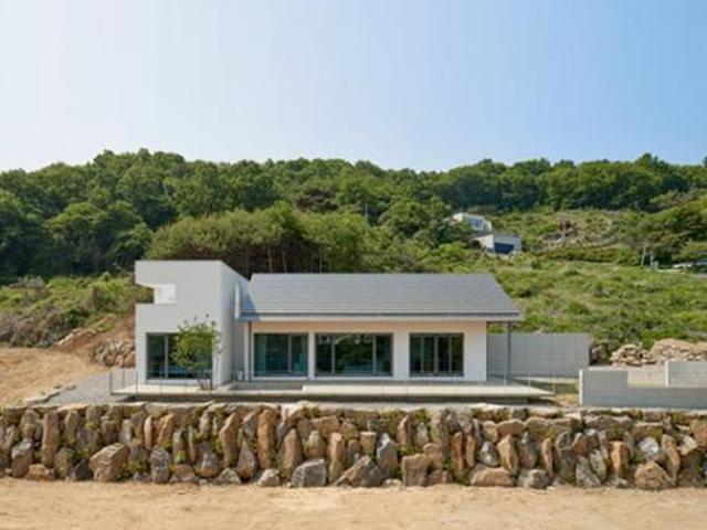 "가장 우리다운 집에 살아요"...MZ세대 부부가 지은 신혼집