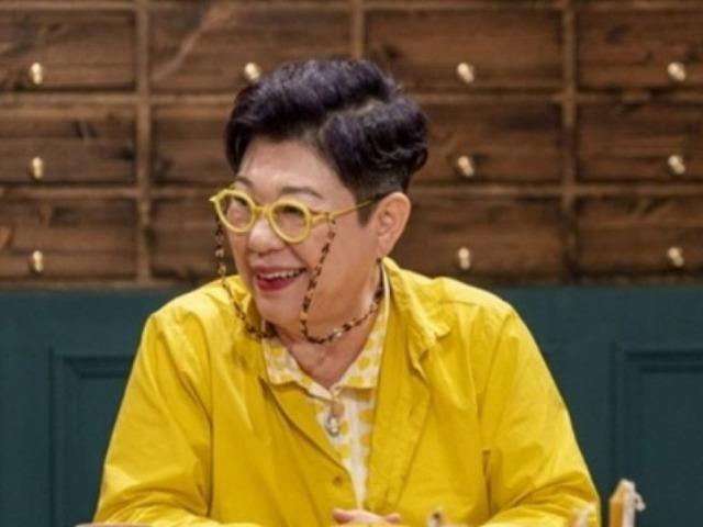 70대지만 여전히 즐겁게 자기 일 하는 어느 여가수의 비결