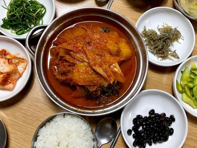 마음의 허기를 채워주는 인생 밥도둑! 묵은지고등어조림 <strong>맛집</strong> 베스트 5