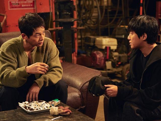 '화란' <strong>송중기</strong>의 낯선 얼굴…스스로 지옥이 되길 택한 두 남자