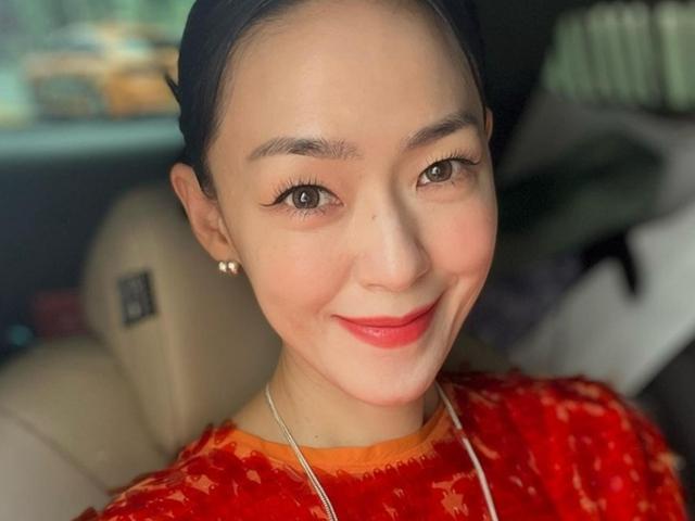 김윤아가 공식석상에서 개념 없는 <strong>연예인</strong>으로 불린 이유