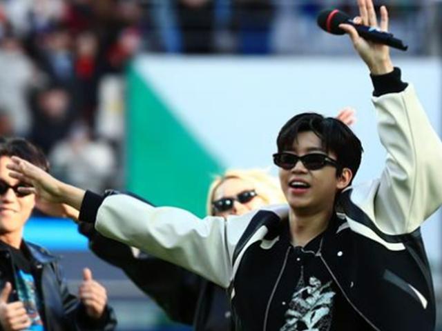 <strong>임영웅</strong> 몸값은?…"대형 기획사서 500억 불러도 거절, 소속사 의리 끈끈"