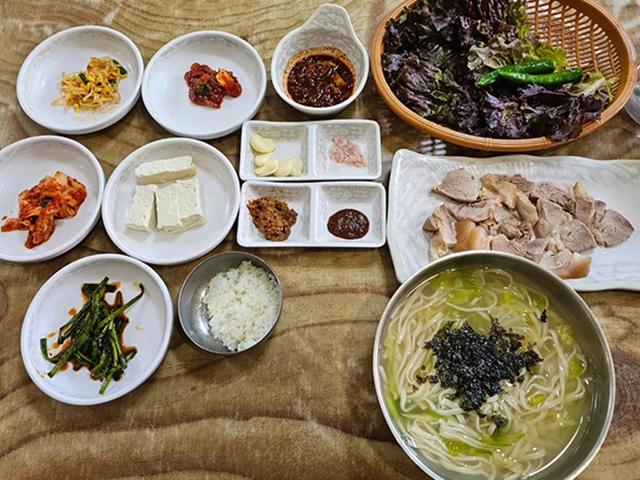 한적한 <strong>시골</strong> 정취 가득… 한 젓가락에 푸근함 넘친다
