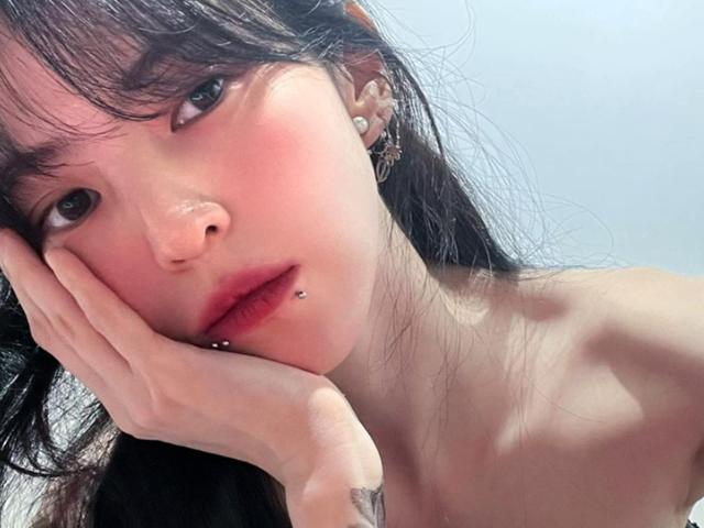 '피어싱' 한소희, 타투·흡연까지 재조명…<strong>이슈</strong> 몰고 다니는 ★