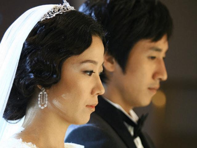 "한 번만 만나게 해달라" 이선균, '<strong>혼전</strong><strong>임신</strong>' 전혜진과 결혼 스토리 재조명