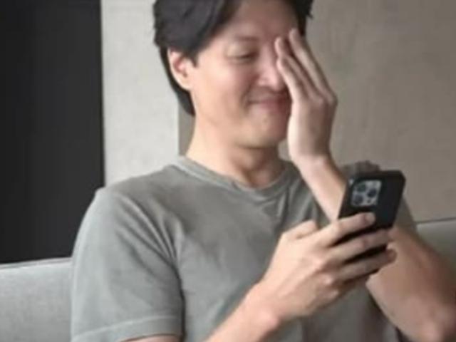 '딸과 전화하다가 울컥..' 시청자들에게 먹먹함 안긴 '이혼 3년 차' <strong>이동건</strong> 싱글 라이프 모습