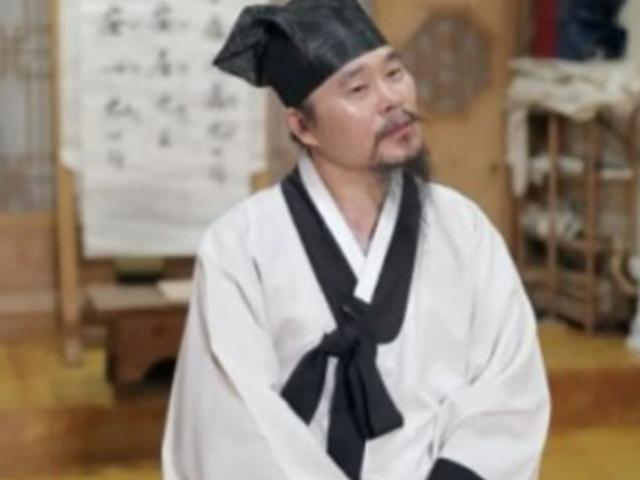 빚 26억 김봉곤 훈장, "훈장 직 내려놓고 김다현 매니저로 생활 중..딸 수입 모른다" 최근 근황 공개