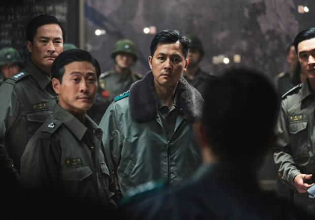 "열받아서 심박수 치솟아...애플워치도 인정?" 200만 돌파 영화‘<strong>서울의</strong> <strong>봄</strong>’ 분노의 심박수 챌린지 화제