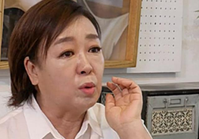'30년 만에 <strong>같이</strong> 살게 된 딸이 결혼한다' 혜은이, 딸 5살 연하 예비 사위와 결혼 소식 전하며 울컥...