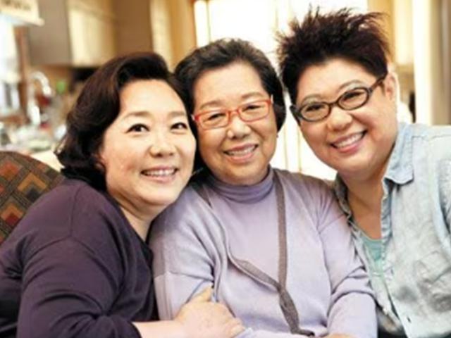 “연말 잘 보내셨는데…이젠 안녕” 하늘로 모친 떠나보낸 양희은 <strong>자매</strong>
