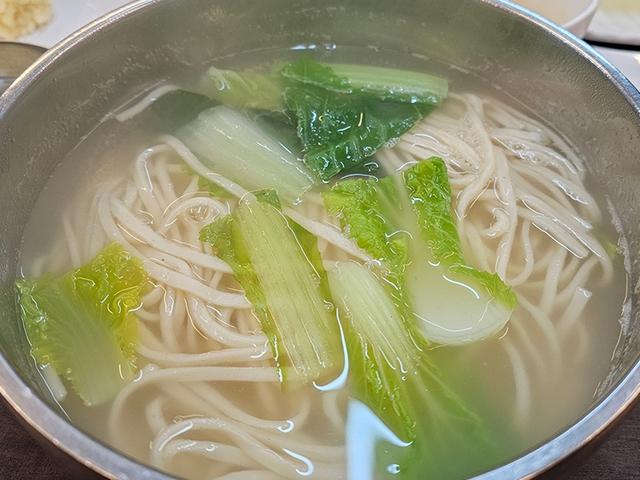 심심한 듯 담백하고 깊은 국물… 찬 바람 불 때면 생각나네